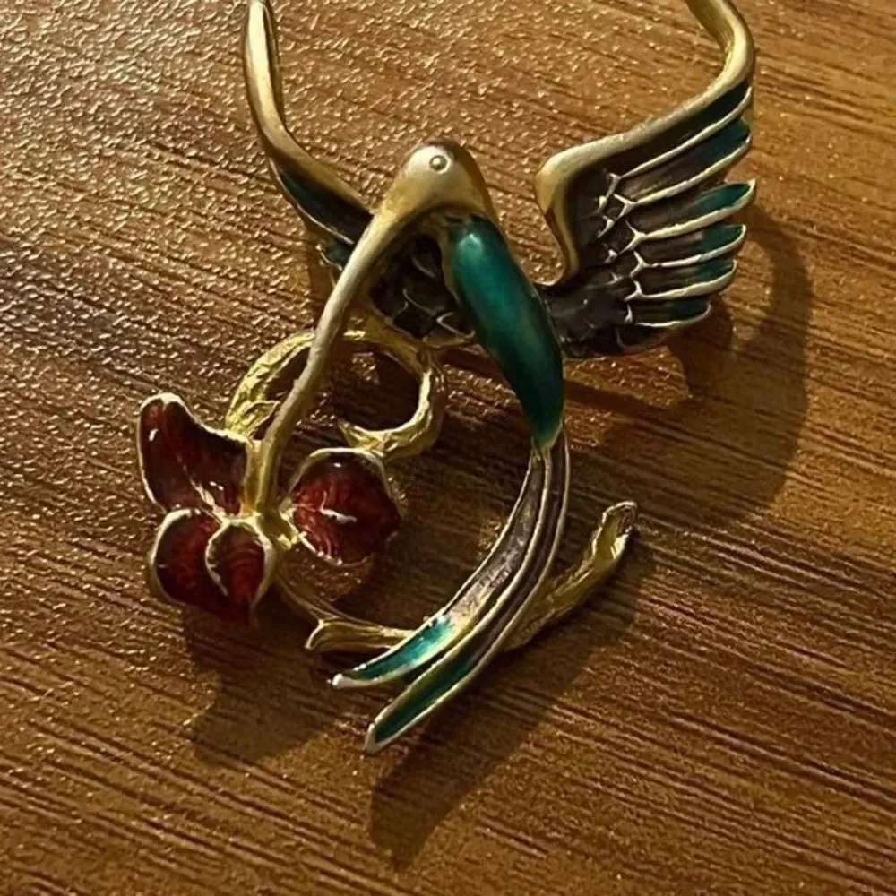 Hummingbird Sipping Nectar Gold Brooch